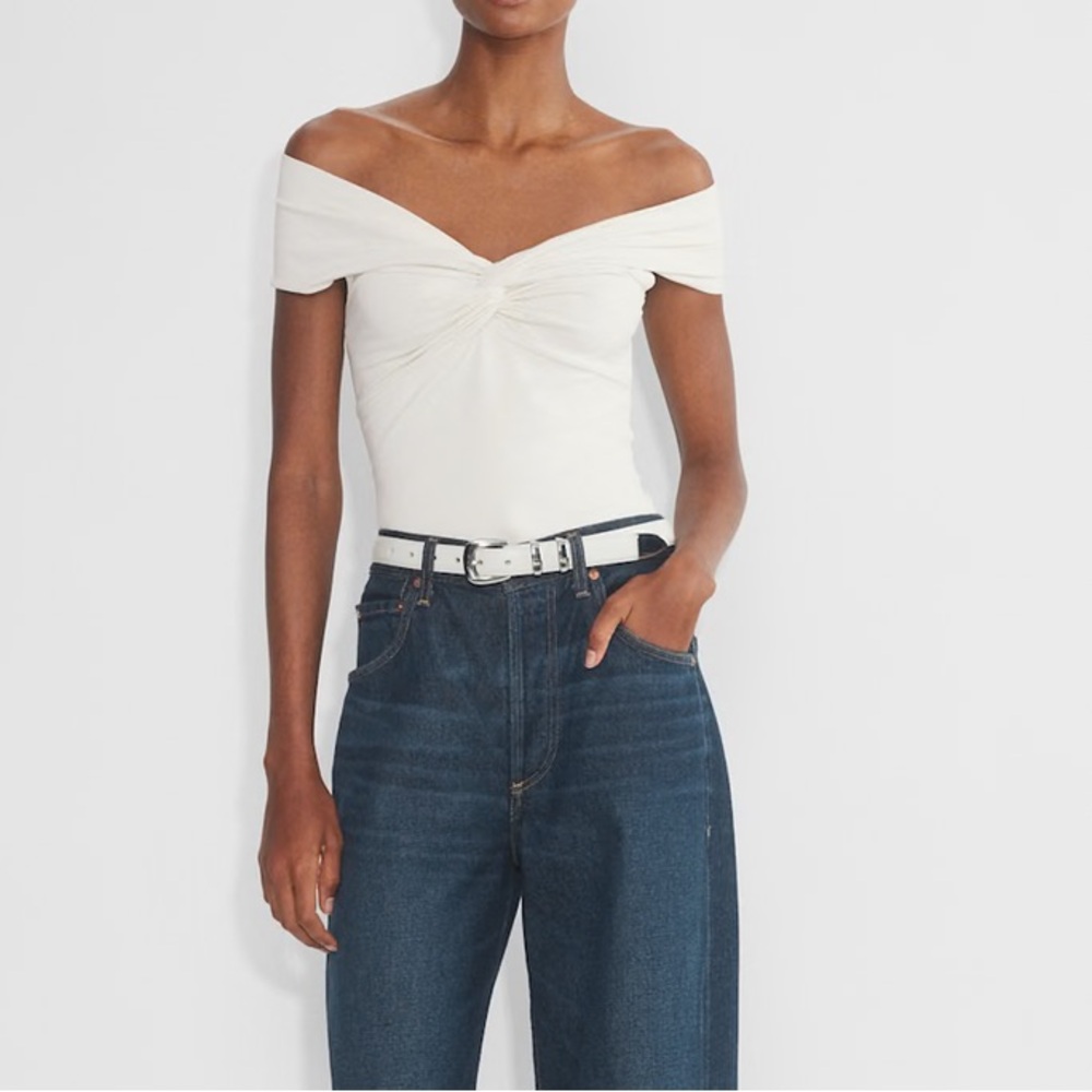 NWT Aritzia Contour Twist Off Shoulder White Top Babaton Blouse Going Out - Picture 1 of 8